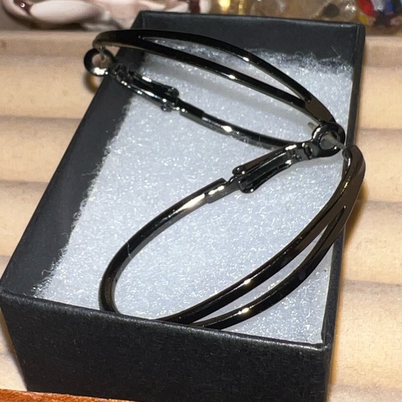 Vintage Black Classic Oval Double Layered Snap Close Hoops - Picture 6 of 10